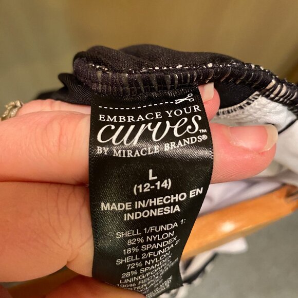 Embrace Your Curves Figure Flattering One Piece Swimsuit Sz Large - Picture 3 of 3